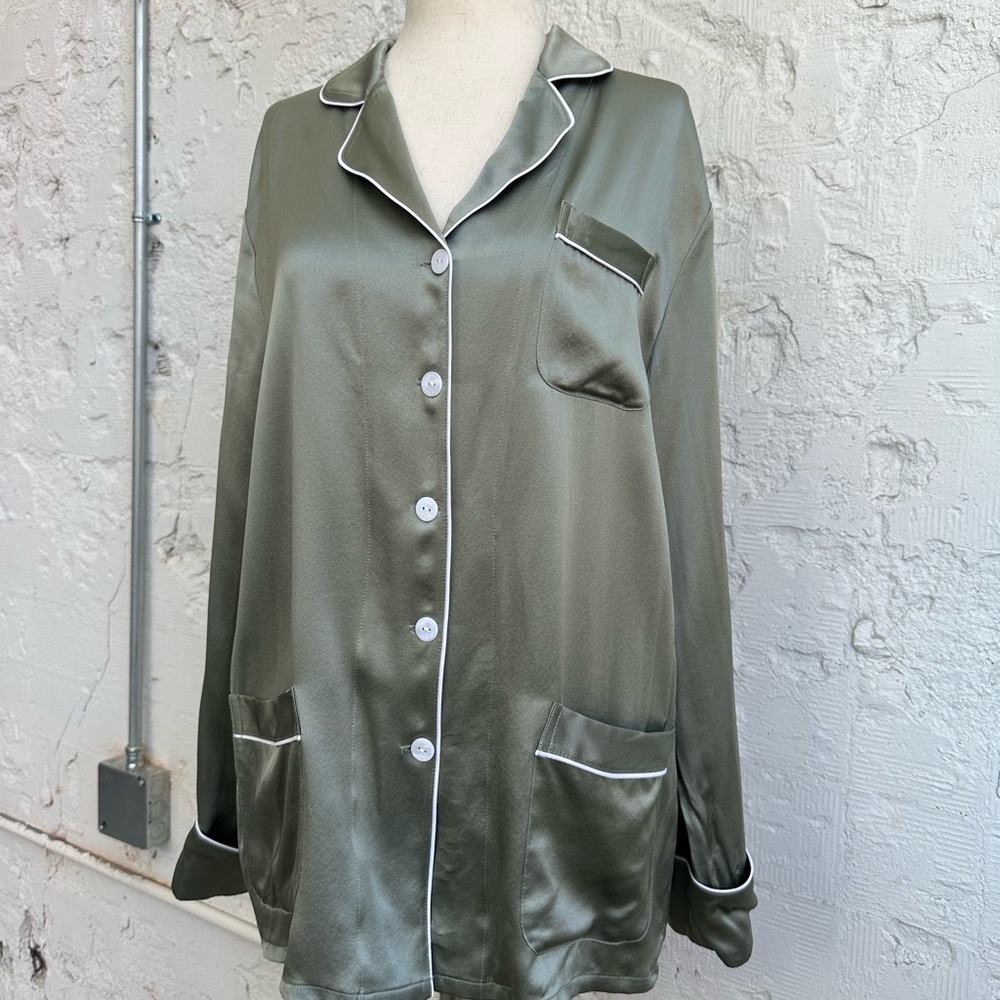 LILYSILK Satin Pajama Top and bottoms in Sage Green size MEDIUM